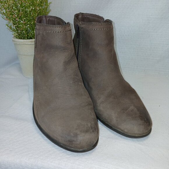ROCKPORT SHORT BOOTS, TAN COBB HILL NEWBURY NATALIE ANKLE BOOT, SIZE 9 - Picture 2 of 7